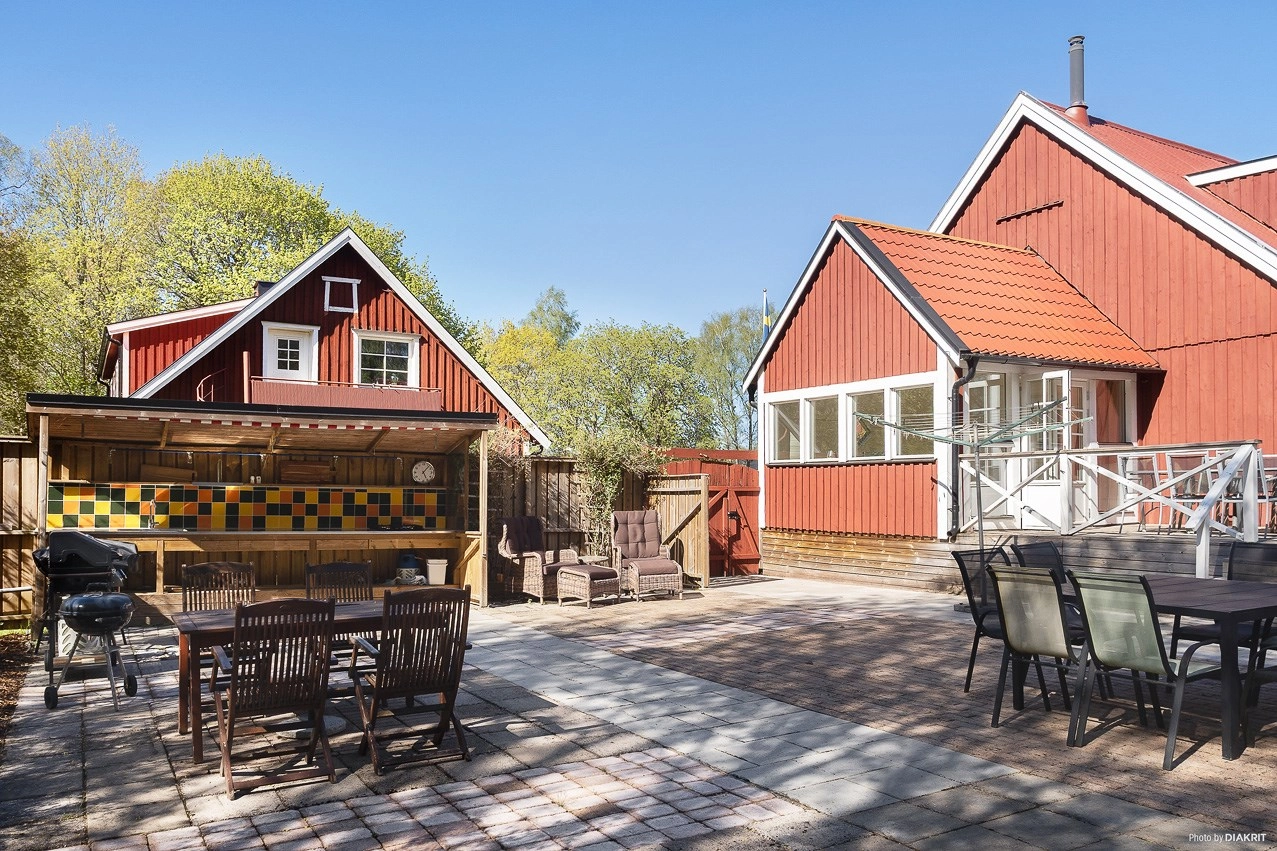 Bo och driv verksamhet i populära Åsljunga – B&B och ställplatser
