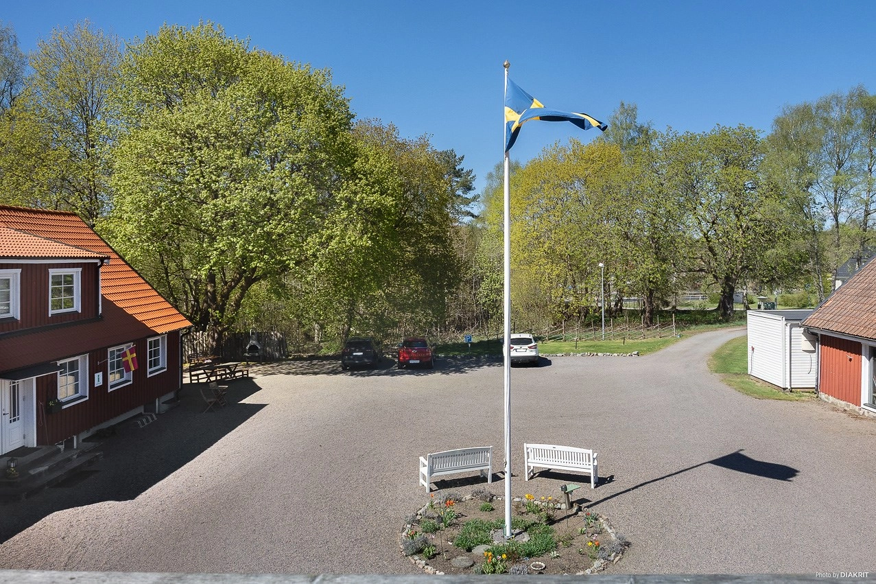 Bo och driv verksamhet i populära Åsljunga – B&B och ställplatser
