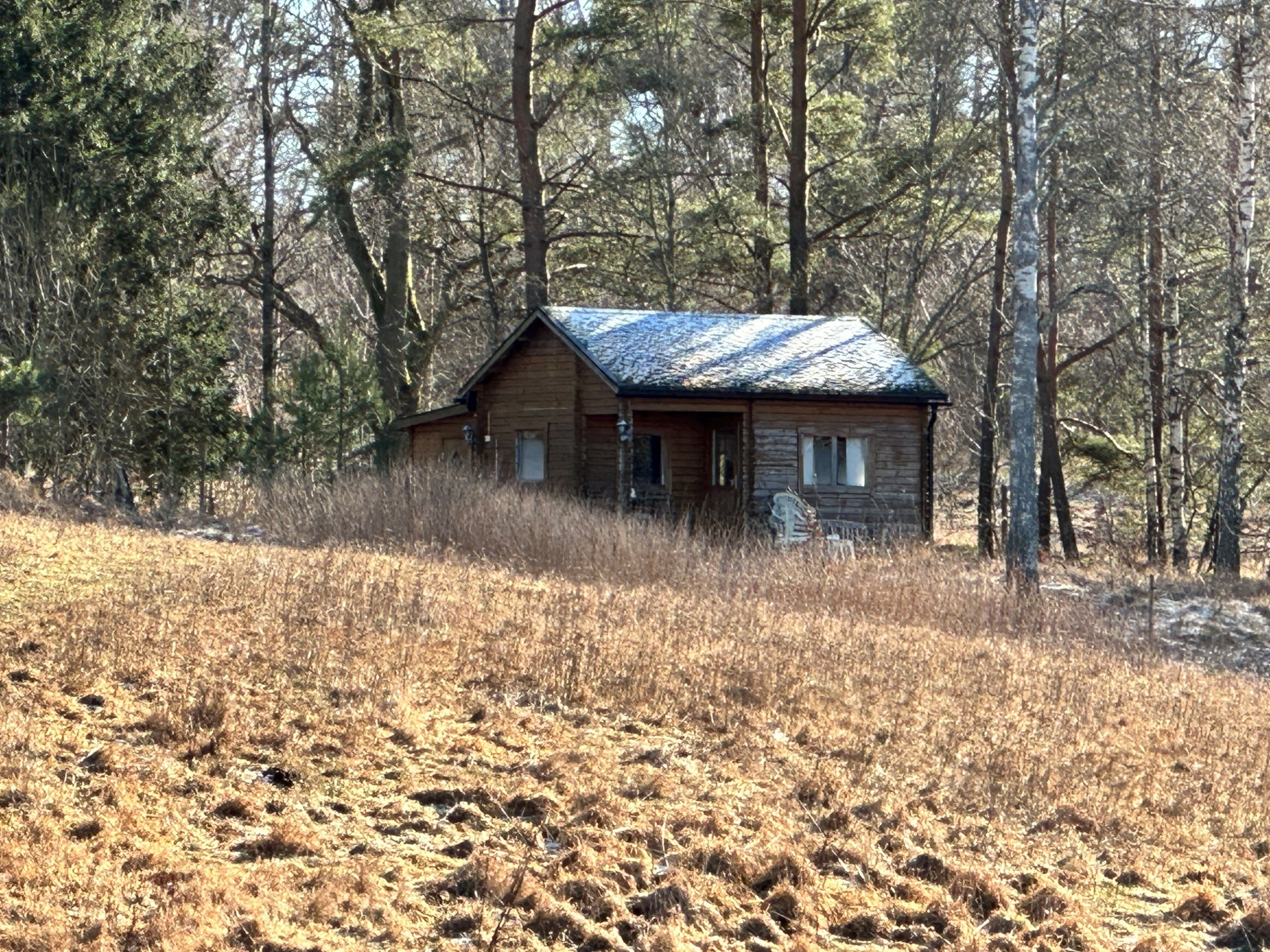 Hästgård med ridhus, 18 boxplatser och gäststugor – Verksamhet och familjeliv i harmoni med naturen!
