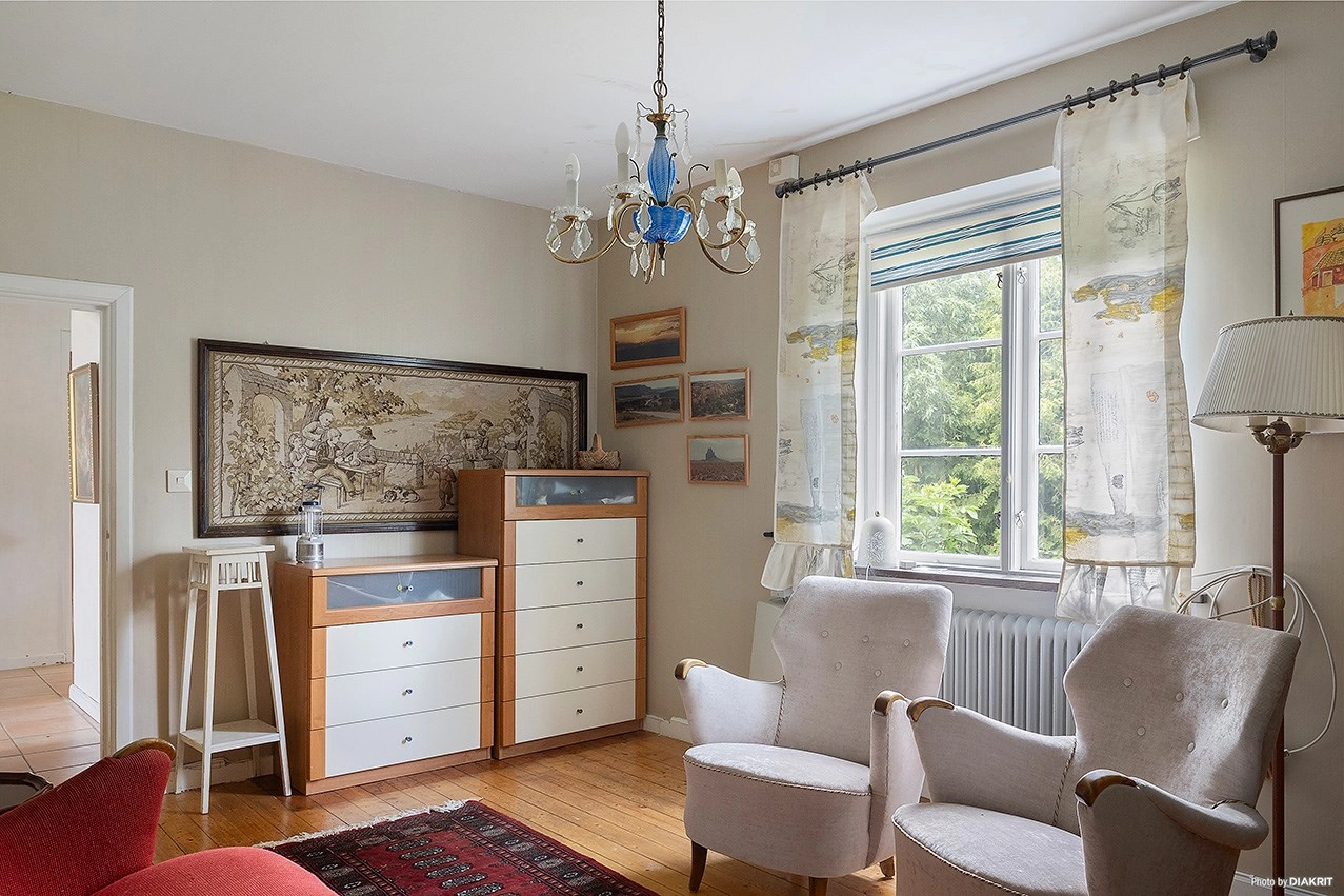 Välbevarad tegelvilla med vackra originaldetaljer och genuin känsla