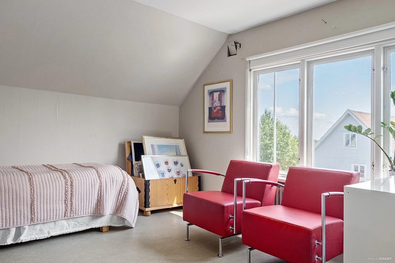 Möjligheternas hästgård – 2,3 ha + 1,5 ha arrende – lantligt läge med närhet till all service.