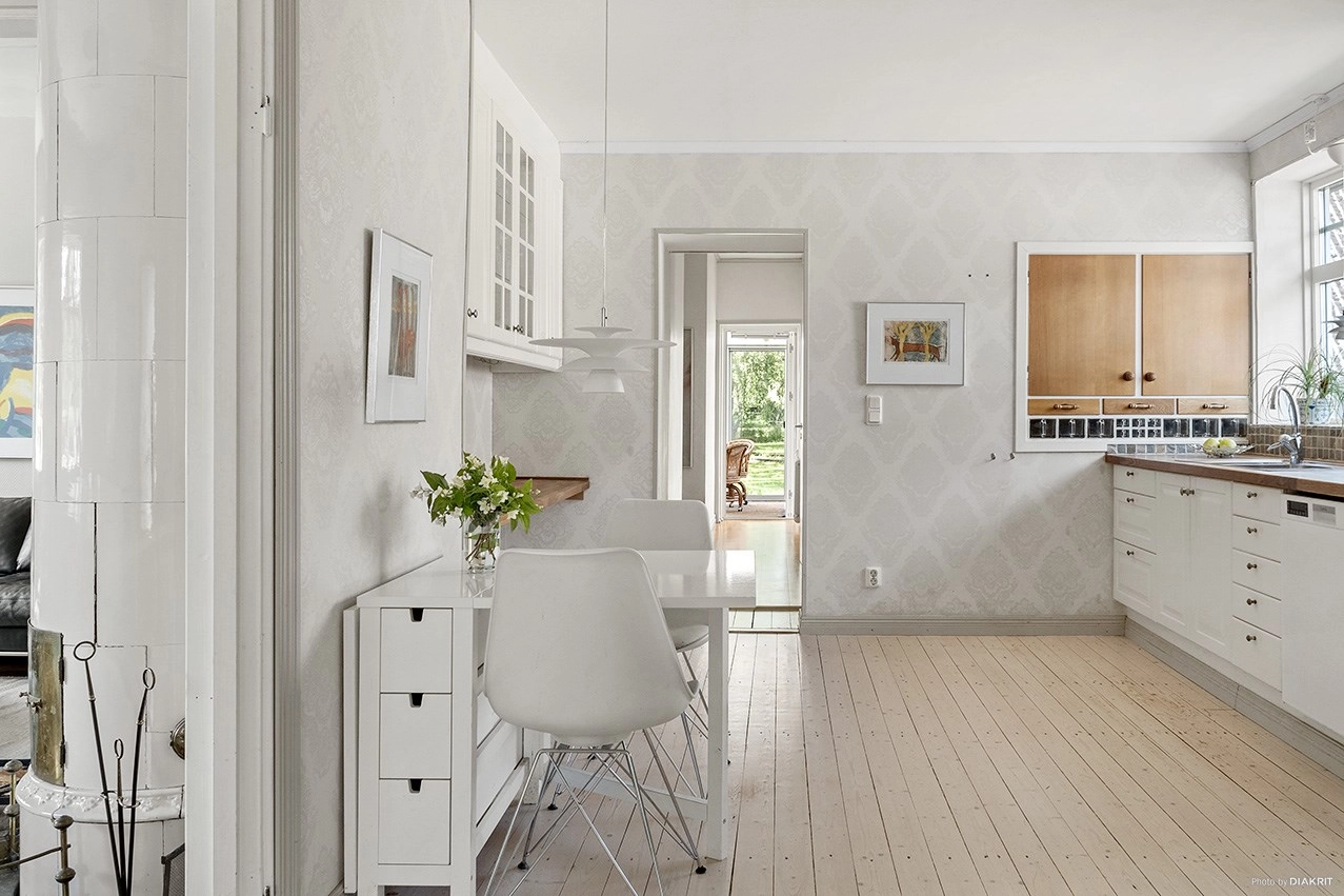 Möjligheternas hästgård – 2,3 ha + 1,5 ha arrende – lantligt läge med närhet till all service.