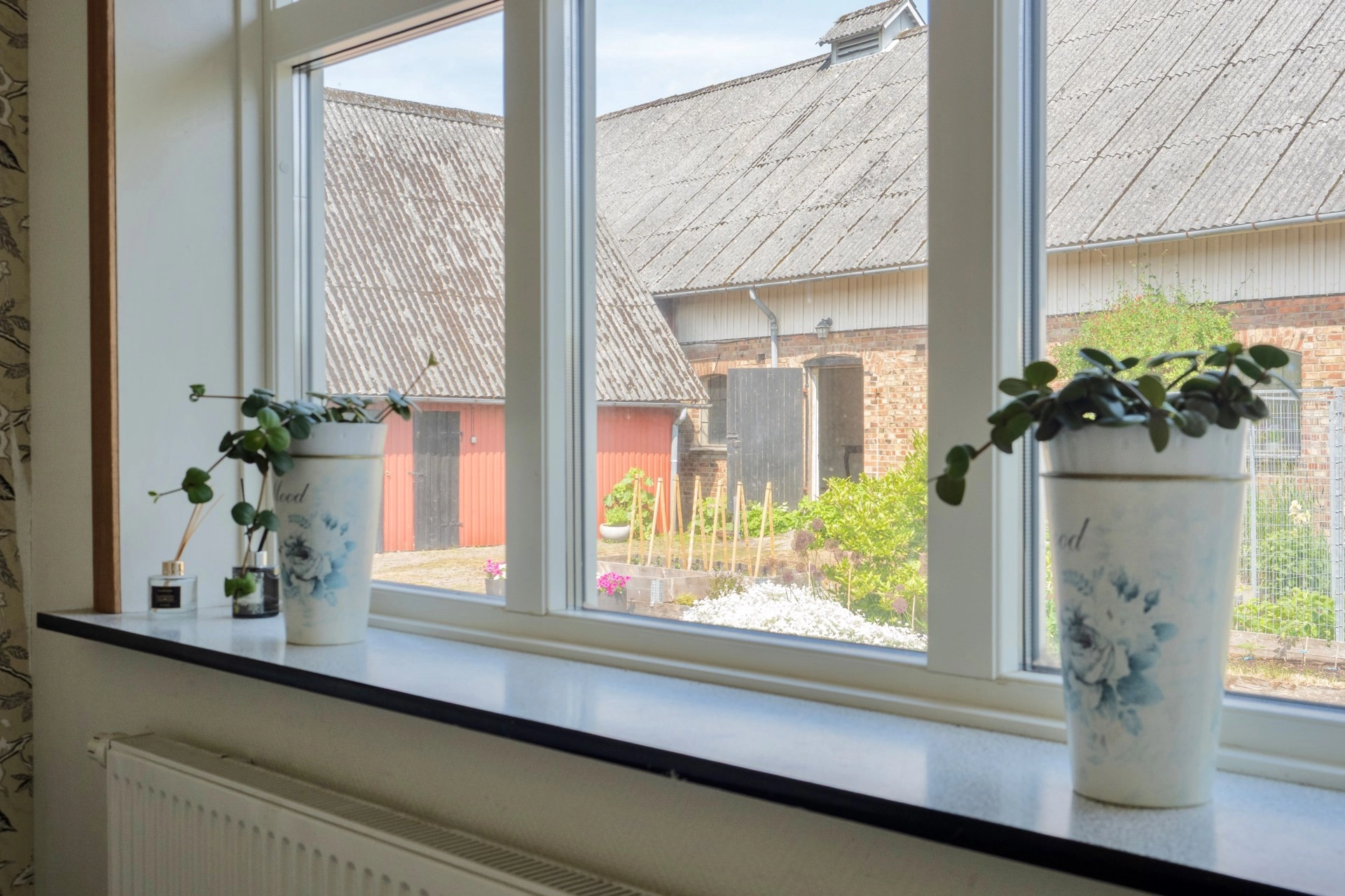 Möjligheternas hästgård – 2,3 ha + 1,5 ha arrende – lantligt läge med närhet till all service.