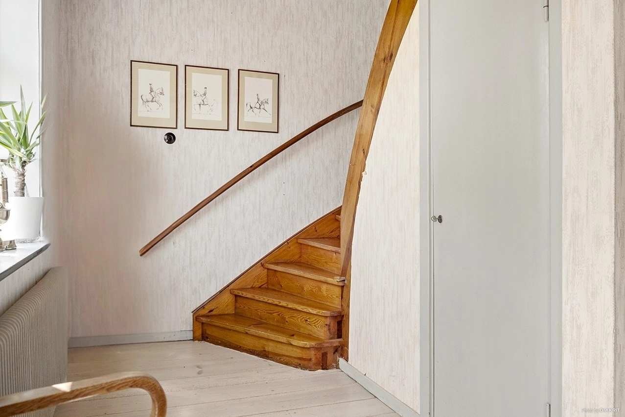 Möjligheternas hästgård – 2,3 ha + 1,5 ha arrende – lantligt läge med närhet till all service.
