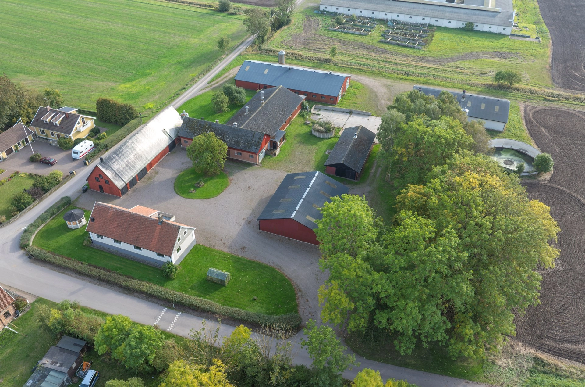 Stora verksamhetsytor med bostad – för företagaren som vill äga sin fastighet