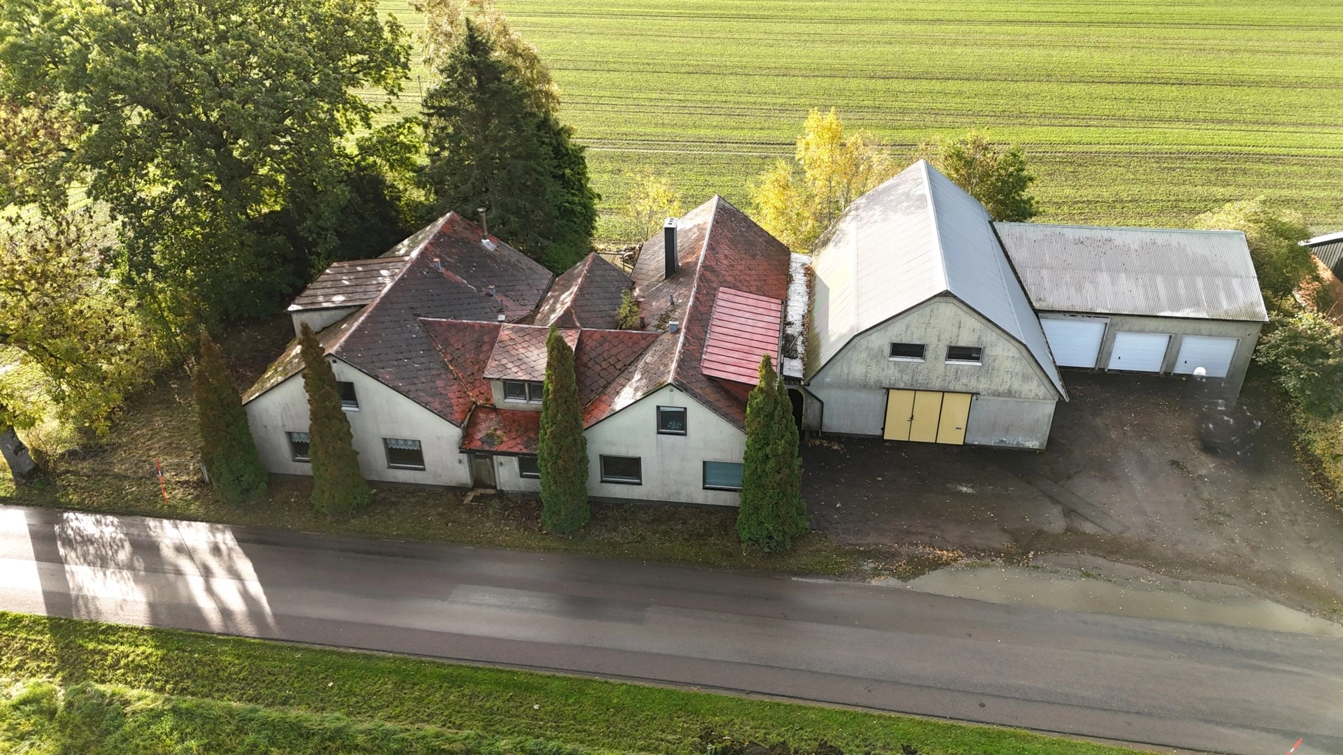 Stora möjligheter för företagaren eller den händige – bostad, verkstad, lager och garage i Vallåkra!