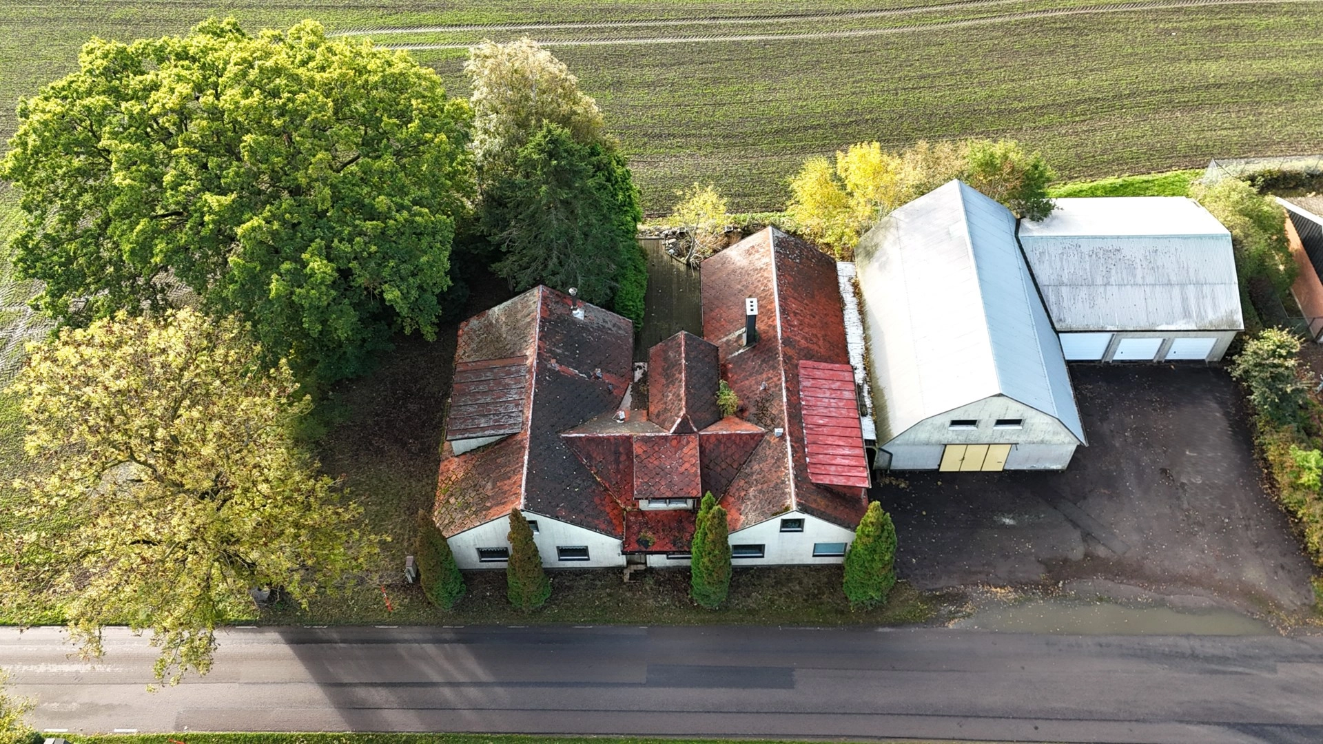 Stora möjligheter för företagaren eller den händige – bostad, verkstad, lager och garage i Vallåkra!